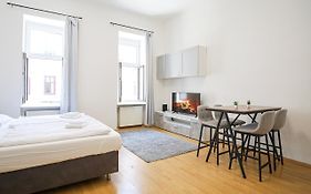 Garden-Eden Apartment